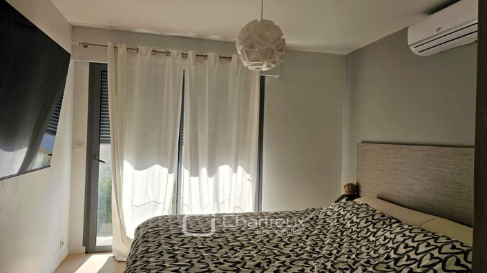 Image No.8-5 Bed House for sale