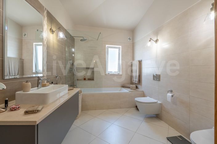 Image No.30-3 Bed House for sale