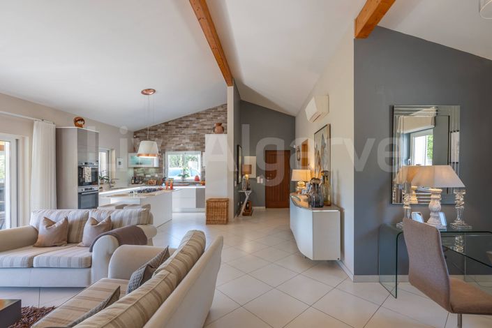 Image No.6-3 Bed House for sale