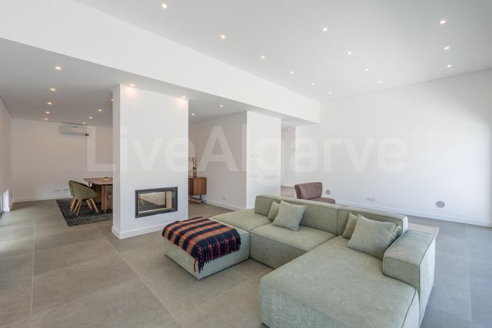 Image No.10-4 Bed House for sale