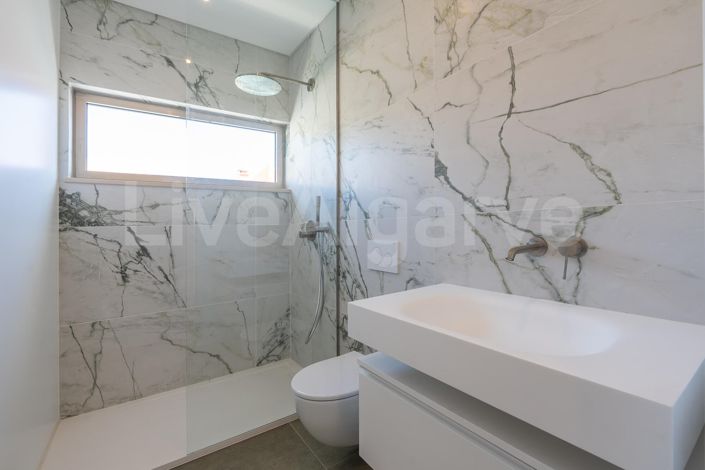 Image No.24-4 Bed House for sale