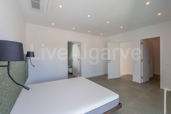 Image No.29-4 Bed House for sale