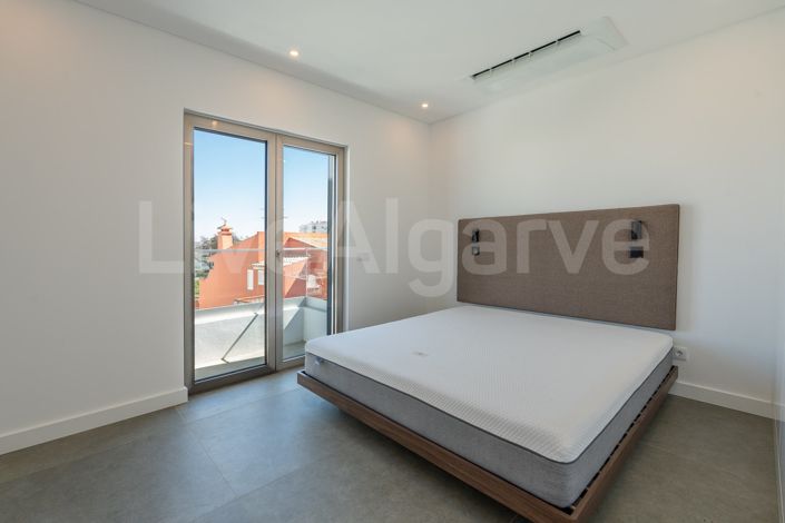 Image No.31-4 Bed House for sale