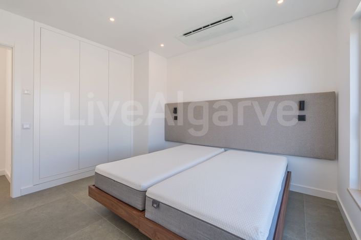 Image No.33-4 Bed House for sale