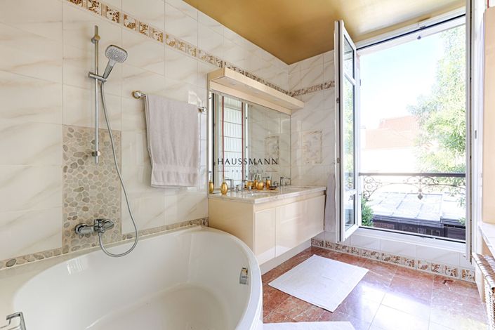 Image No.8-3 Bed House for sale
