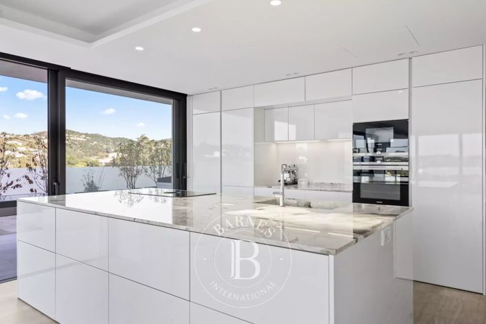 Image No.9-3 Bed House for sale