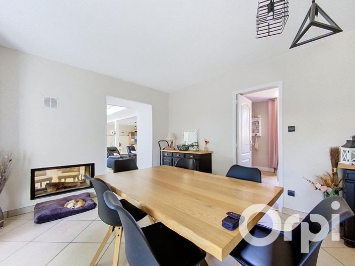 Image No.5-6 Bed House for sale