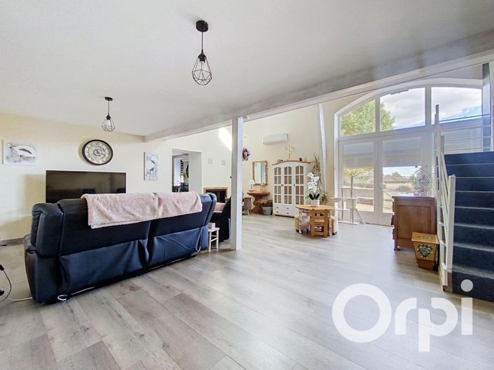 Image No.8-6 Bed House for sale