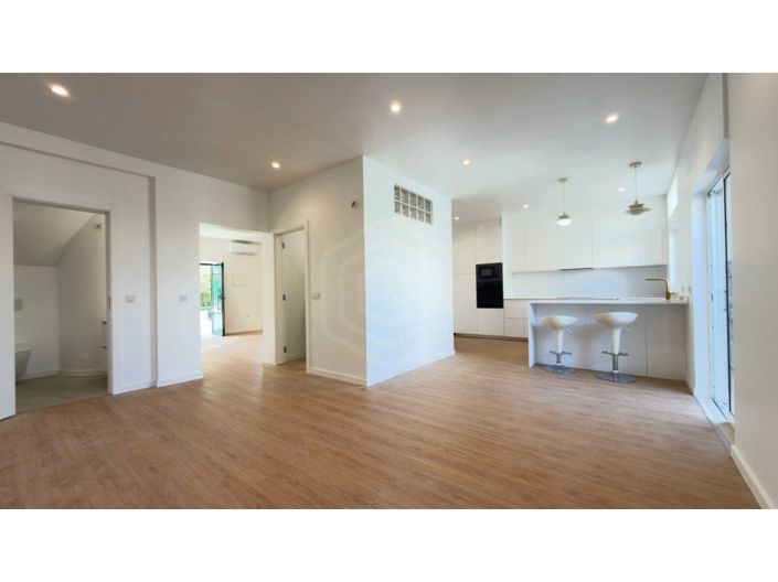 Image No.10-3 Bed House for sale