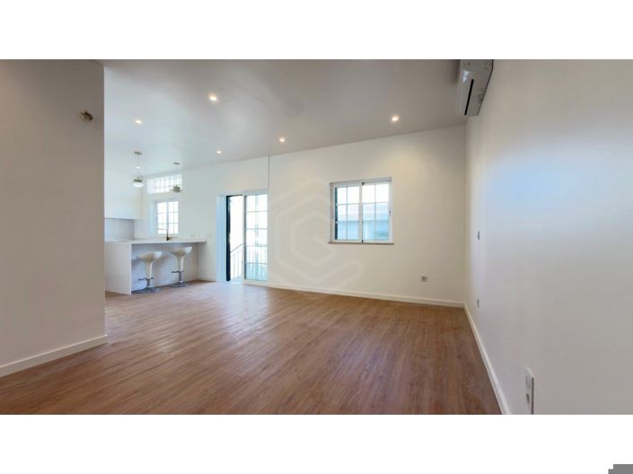 Image No.17-3 Bed House for sale