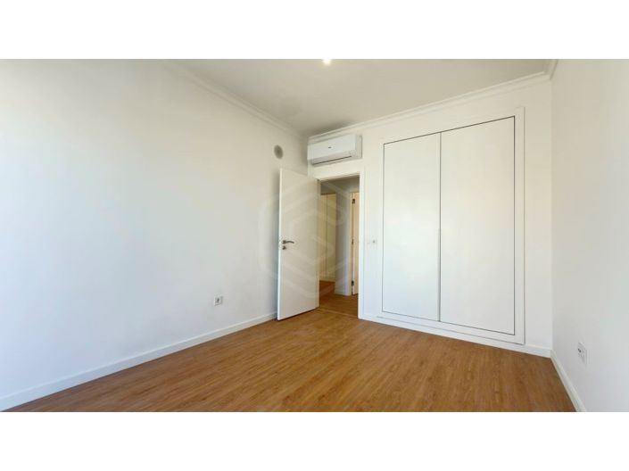 Image No.42-3 Bed House for sale