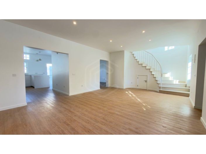 Image No.9-3 Bed House for sale