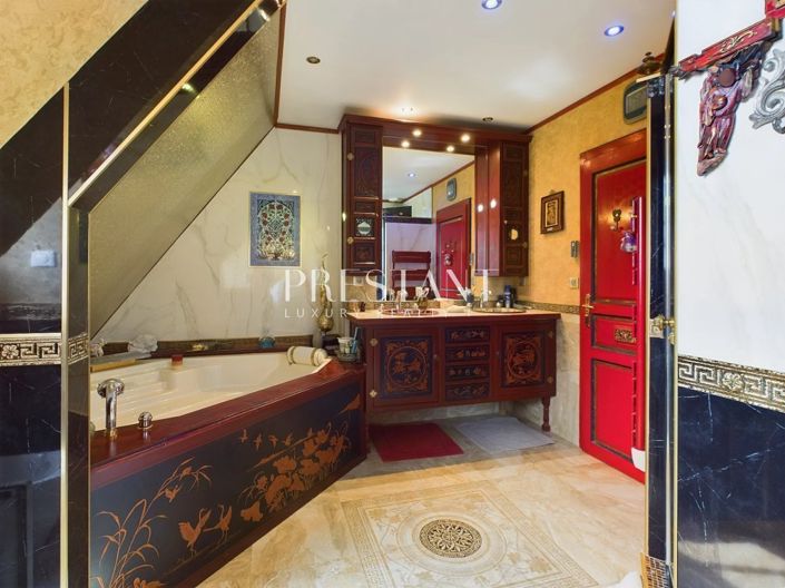 Image No.18-6 Bed House for sale