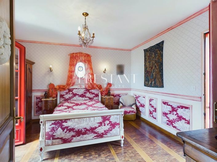Image No.5-6 Bed House for sale