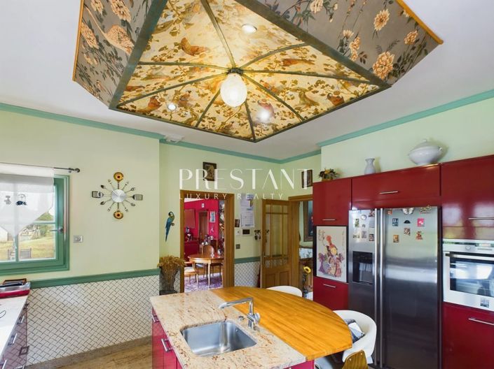 Image No.8-6 Bed House for sale