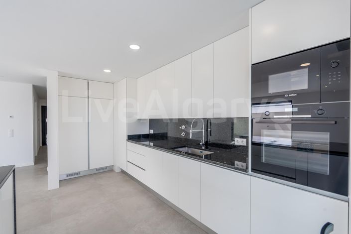 Image No.12-4 Bed House for sale