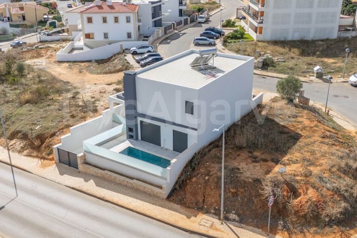 Image No.38-4 Bed House for sale