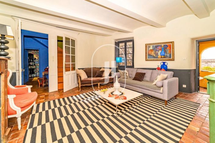 Image No.6-5 Bed House for sale
