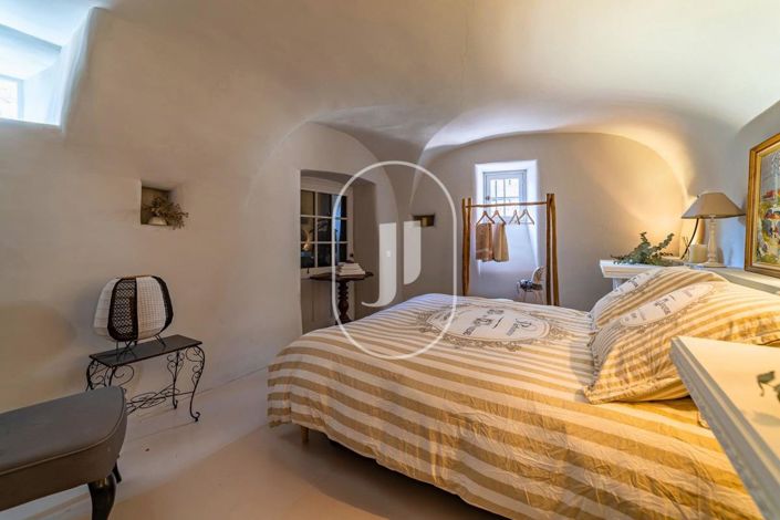 Image No.8-5 Bed House for sale