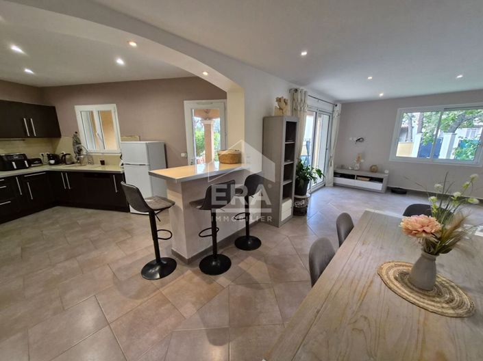 Image No.2-4 Bed House for sale