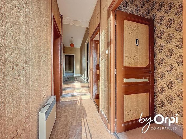 Image No.10-3 Bed House for sale