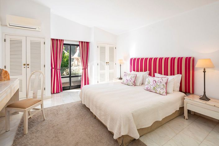 Image No.17-4 Bed House for sale