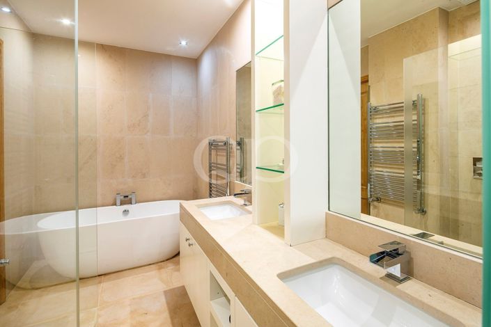 Image No.17-4 Bed House for sale