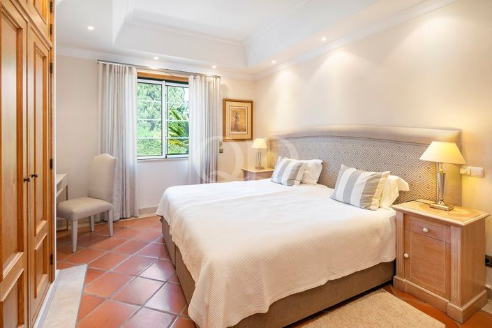 Image No.18-4 Bed House for sale