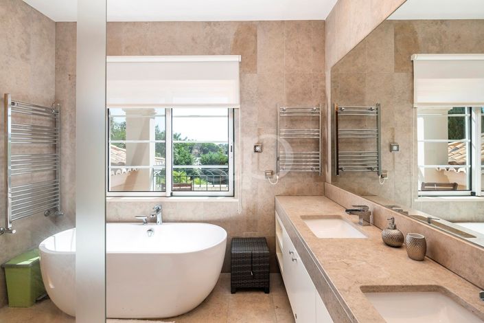 Image No.19-4 Bed House for sale