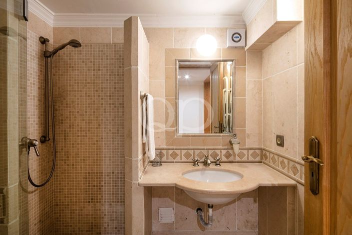 Image No.21-4 Bed House for sale