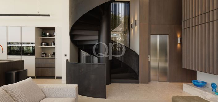 Image No.7-5 Bed House for sale
