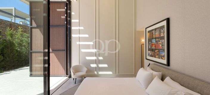 Image No.8-5 Bed House for sale