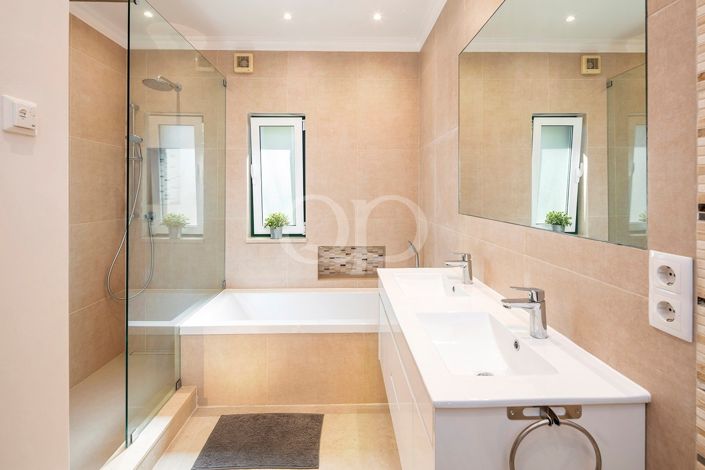Image No.21-4 Bed Apartment for sale