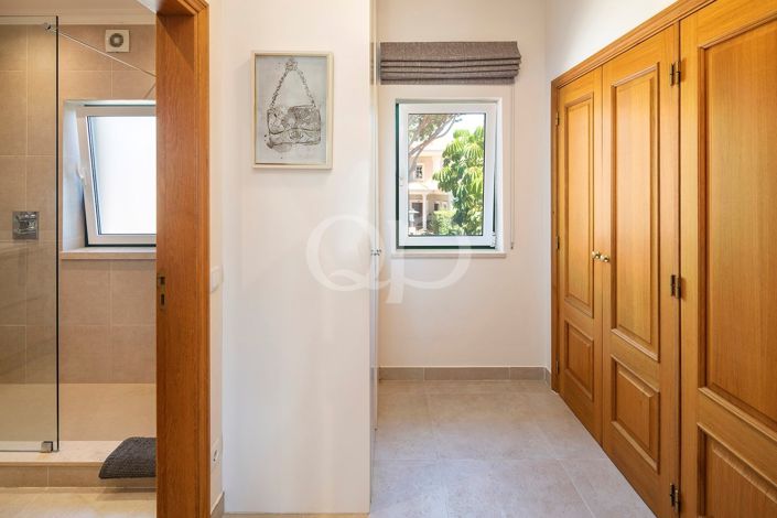 Image No.25-4 Bed Apartment for sale