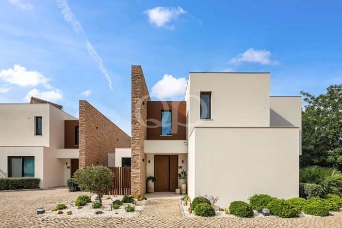 Image No.23-3 Bed House for sale