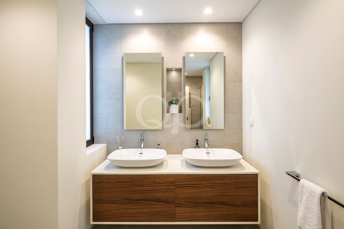 Image No.25-3 Bed House for sale
