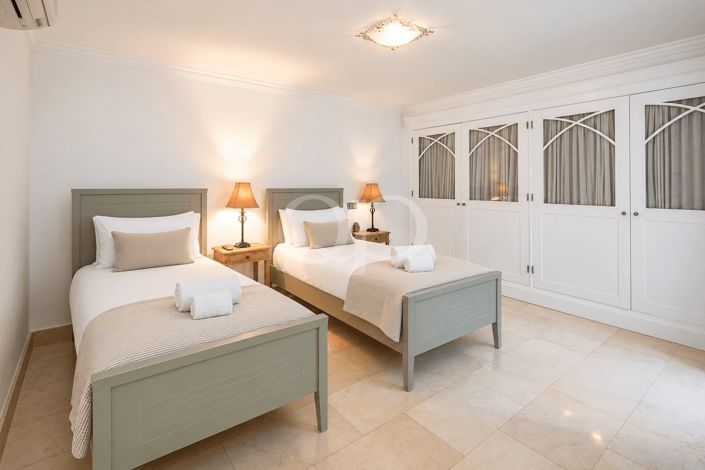 Image No.22-6 Bed House for sale