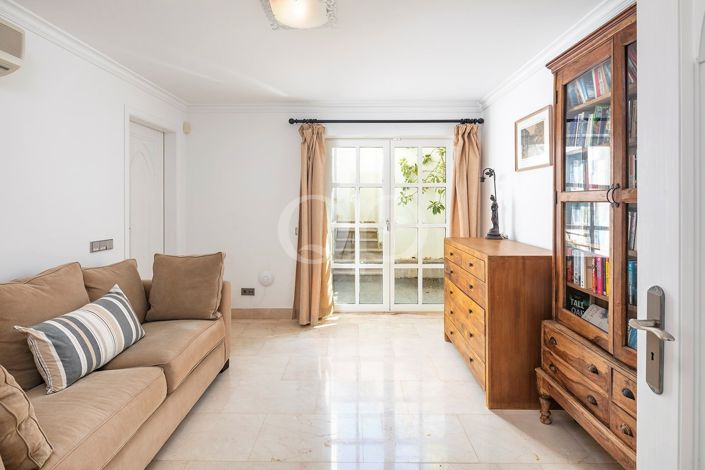 Image No.46-6 Bed House for sale