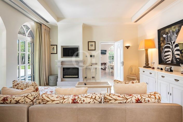 Image No.7-6 Bed House for sale