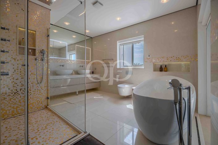 Image No.12-4 Bed House for sale
