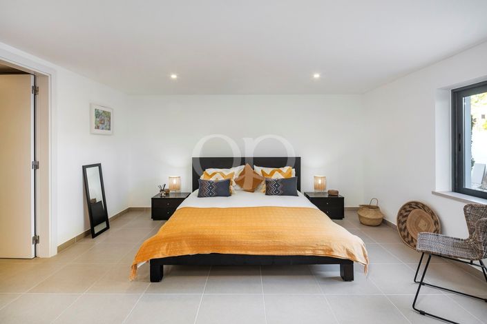 Image No.22-5 Bed House for sale