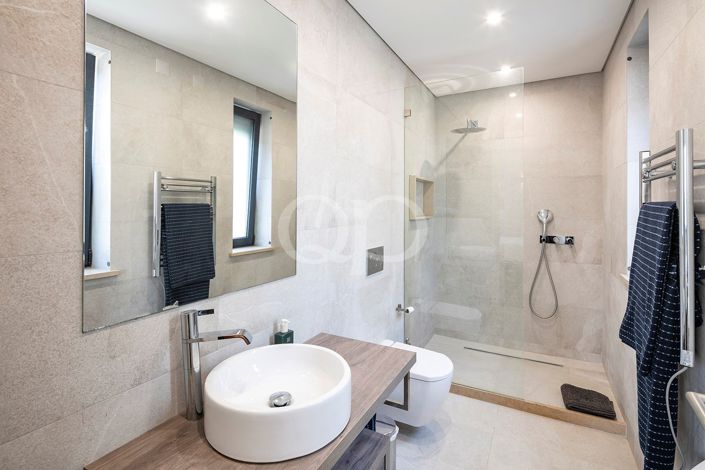 Image No.34-5 Bed House for sale