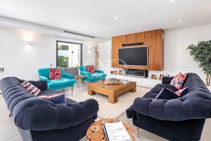 Image No.6-5 Bed House for sale