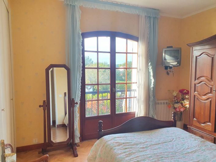Image No.8-4 Bed House for sale