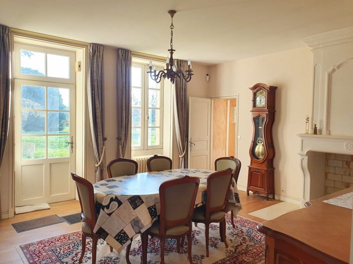 Image No.5-7 Bed House for sale