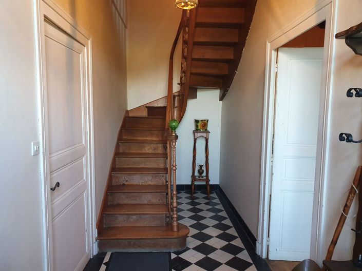 Image No.8-7 Bed House for sale