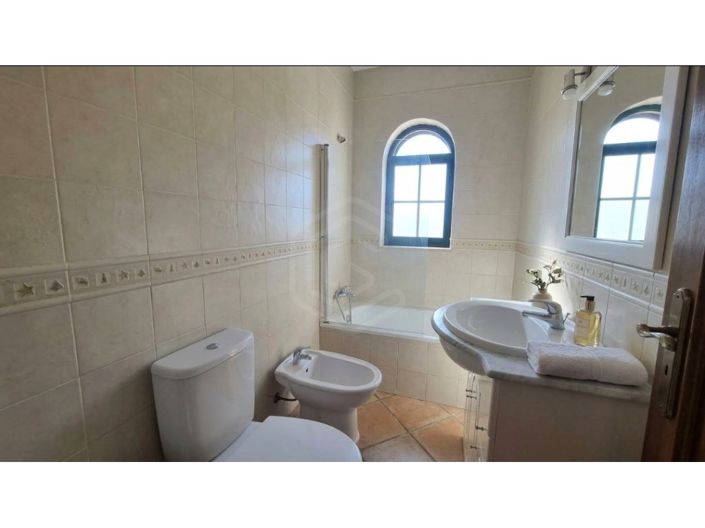 Image No.15-2 Bed House for sale