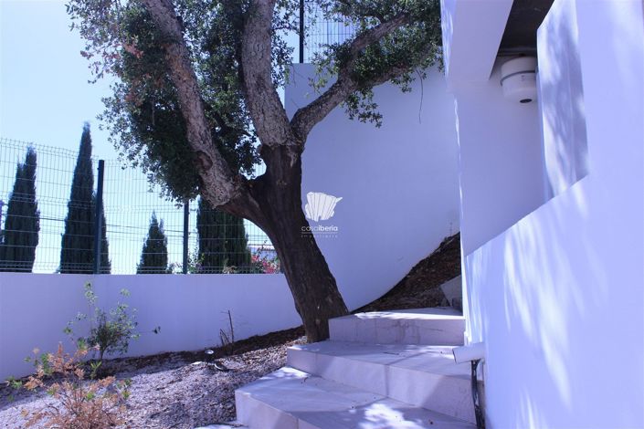 Image No.11-5 Bed House for sale