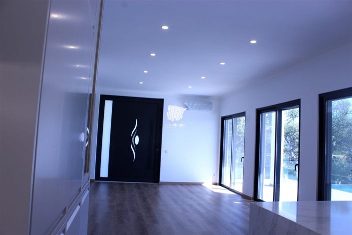 Image No.19-5 Bed House for sale