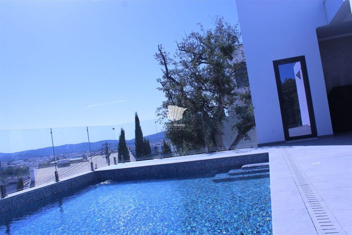 Image No.3-5 Bed House for sale